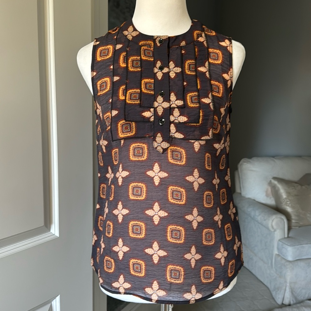New Cabi Sleeveless Louis Too Blouse Medallion Print XS